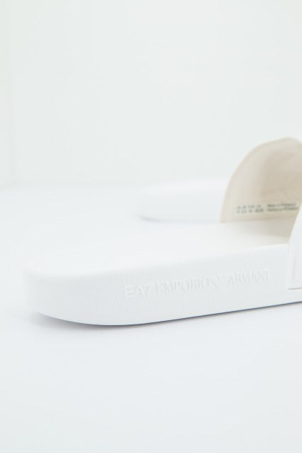 EMPORIO ARMANI BEACHWEAR en color BLANCO (4)