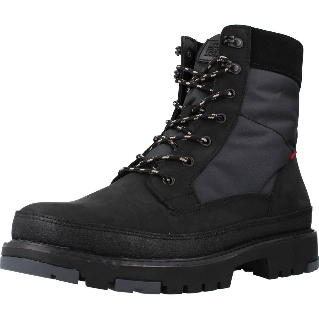 LEVI'S TORSTEN QUILTED en color NEGRO (1)