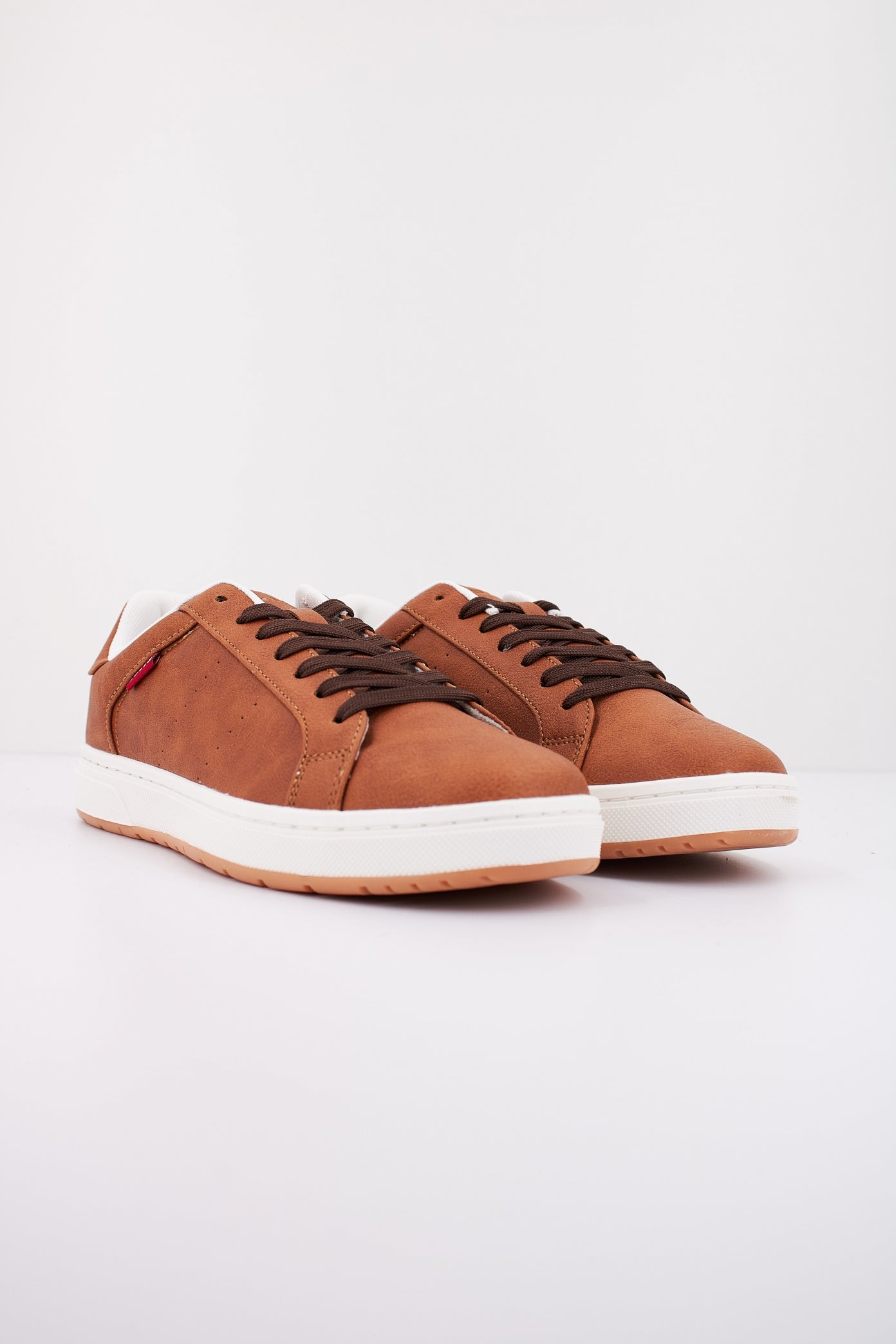 LEVI'S PIPER en color MARRON (2)