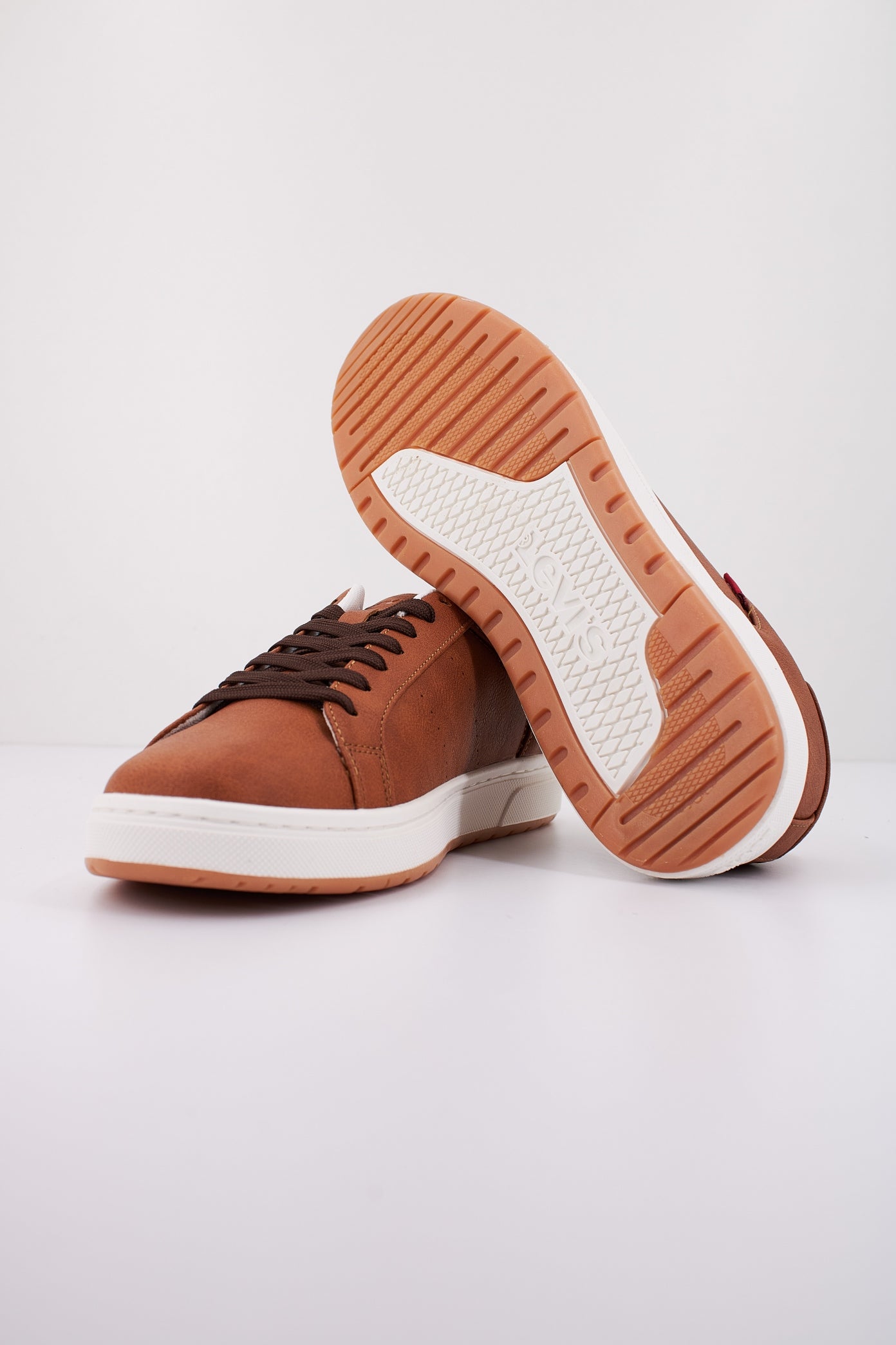 LEVI'S PIPER en color MARRON (4)