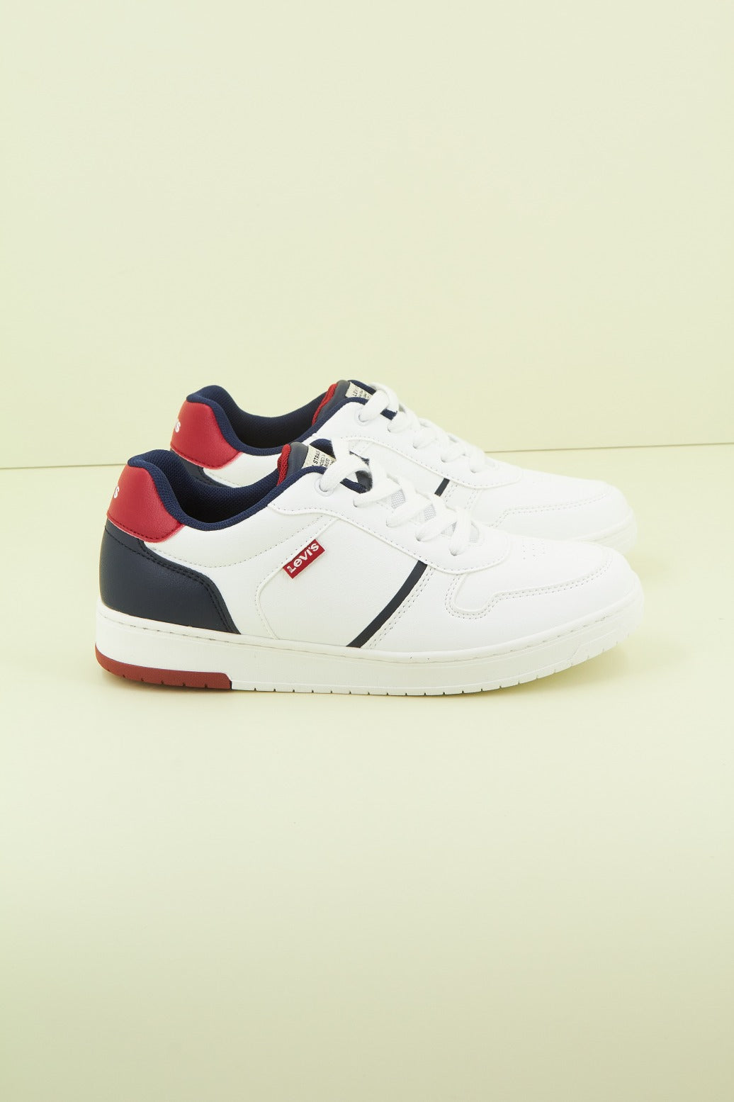 LEVI'S KICK en color BLANCO (2)