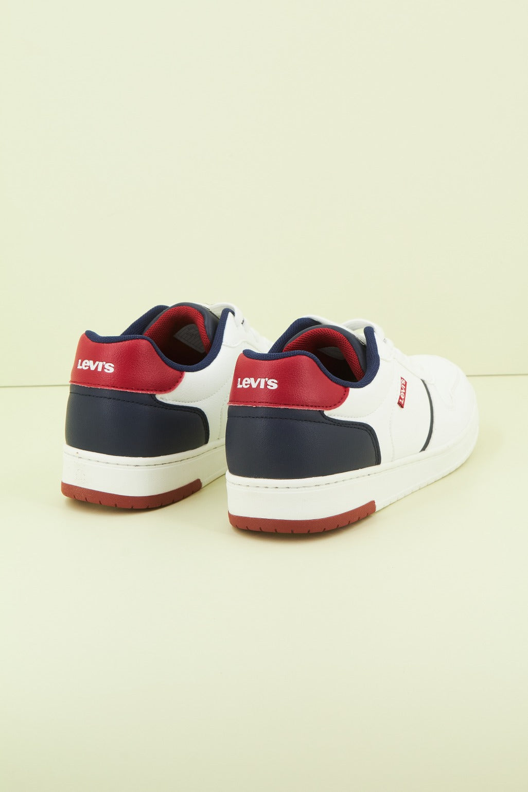LEVI'S KICK en color BLANCO (3)