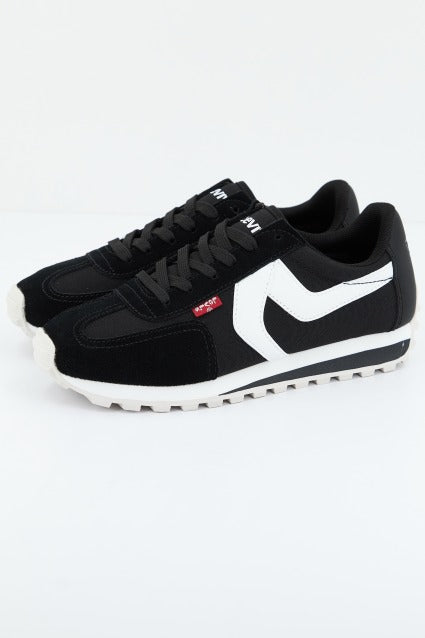 LEVI'S STRYDER RED TAB S en color NEGRO (2)
