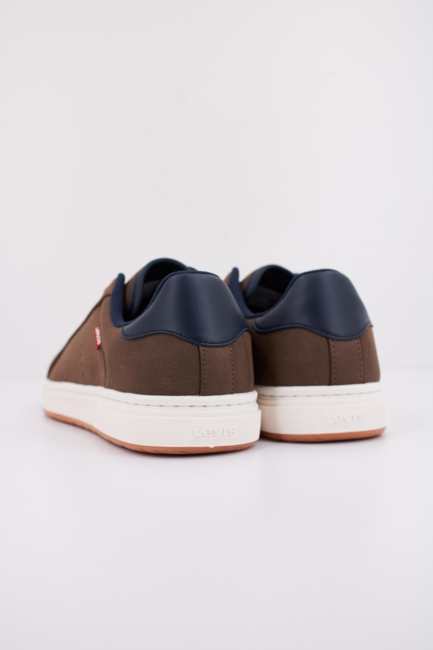 LEVI'S PIPER en color MARRON (4)