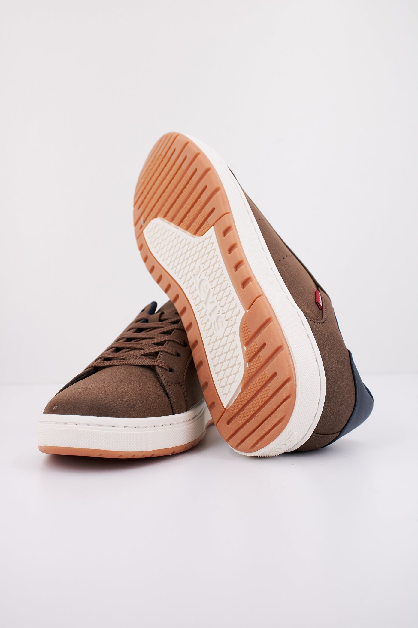LEVI'S PIPER en color MARRON (5)