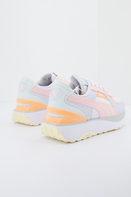 PUMA CRUISE RIDER NU POP en color BLANCO (4)