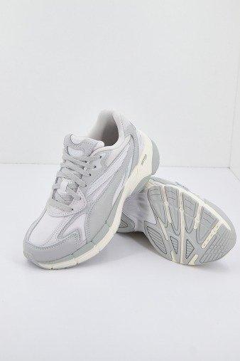 PUMA TEVERIS NITRO en color GRIS (3)