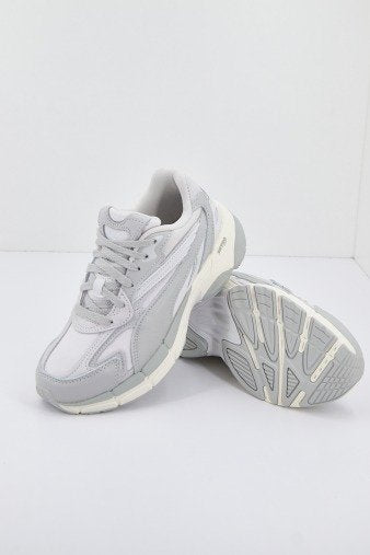 PUMA TEVERIS NITRO en color GRIS (3)