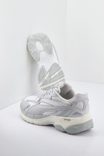 PUMA TEVERIS NITRO en color GRIS (4)