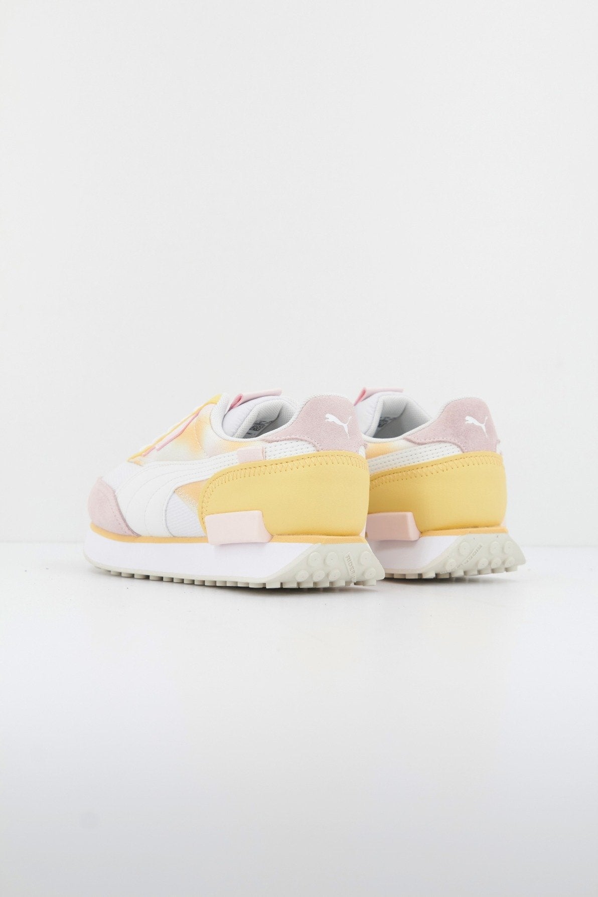 PUMA FUTURE RIDER BD en color AMARILLO (3)