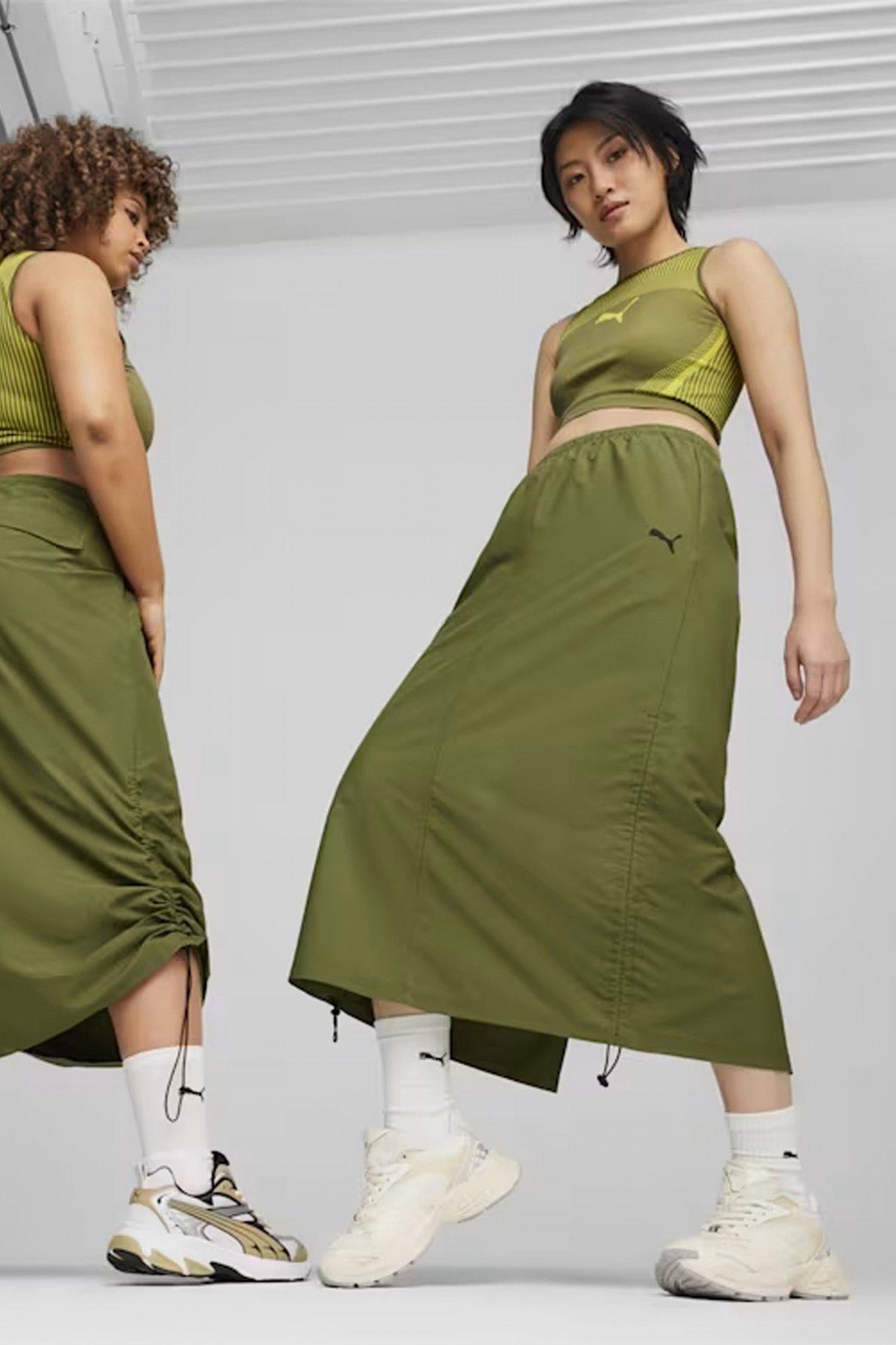 PUMA DARE TO MIDI WOVEN SKIRT en color VERDE (4)