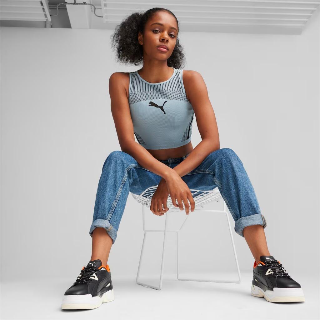 PUMA DARE TO CROP TOP en color AZUL (4)