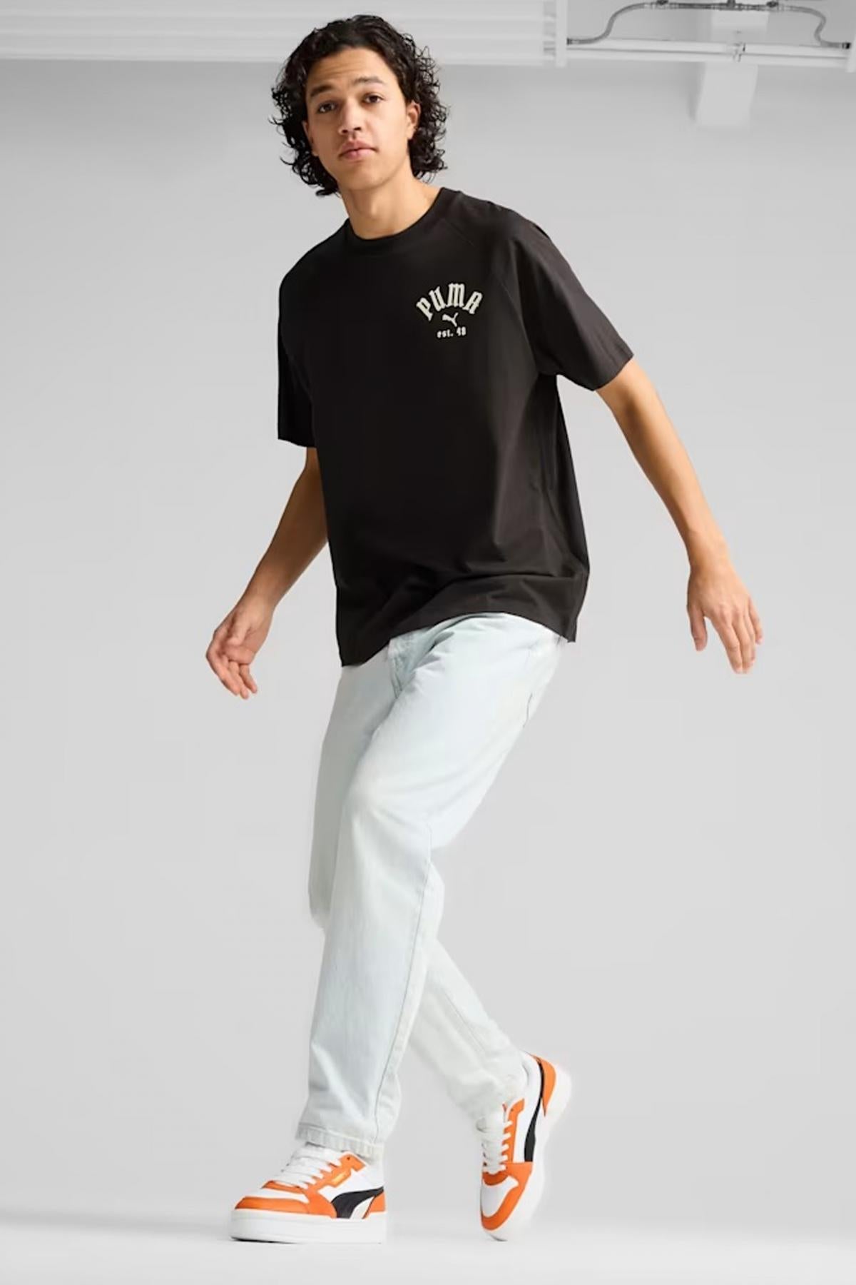 PUMA CLASSICS RELAXED GRAPHIC T en color NEGRO (4)