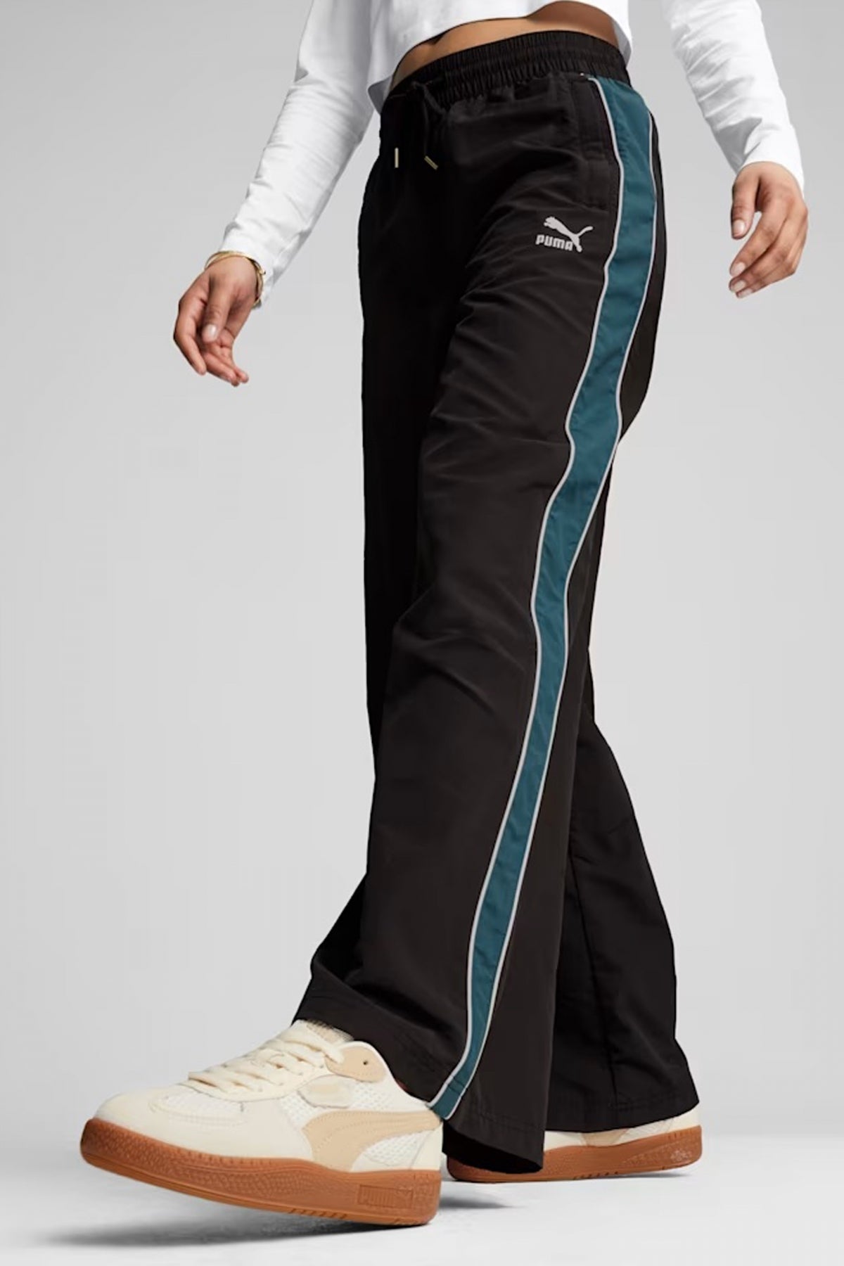PUMA T TRACK PANTS en color NEGRO (1)