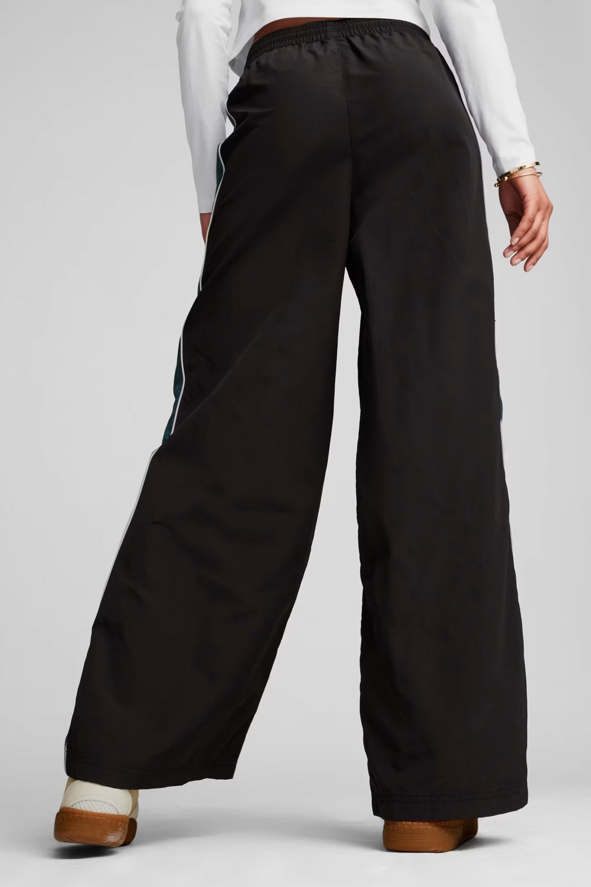 PUMA T TRACK PANTS en color NEGRO (3)