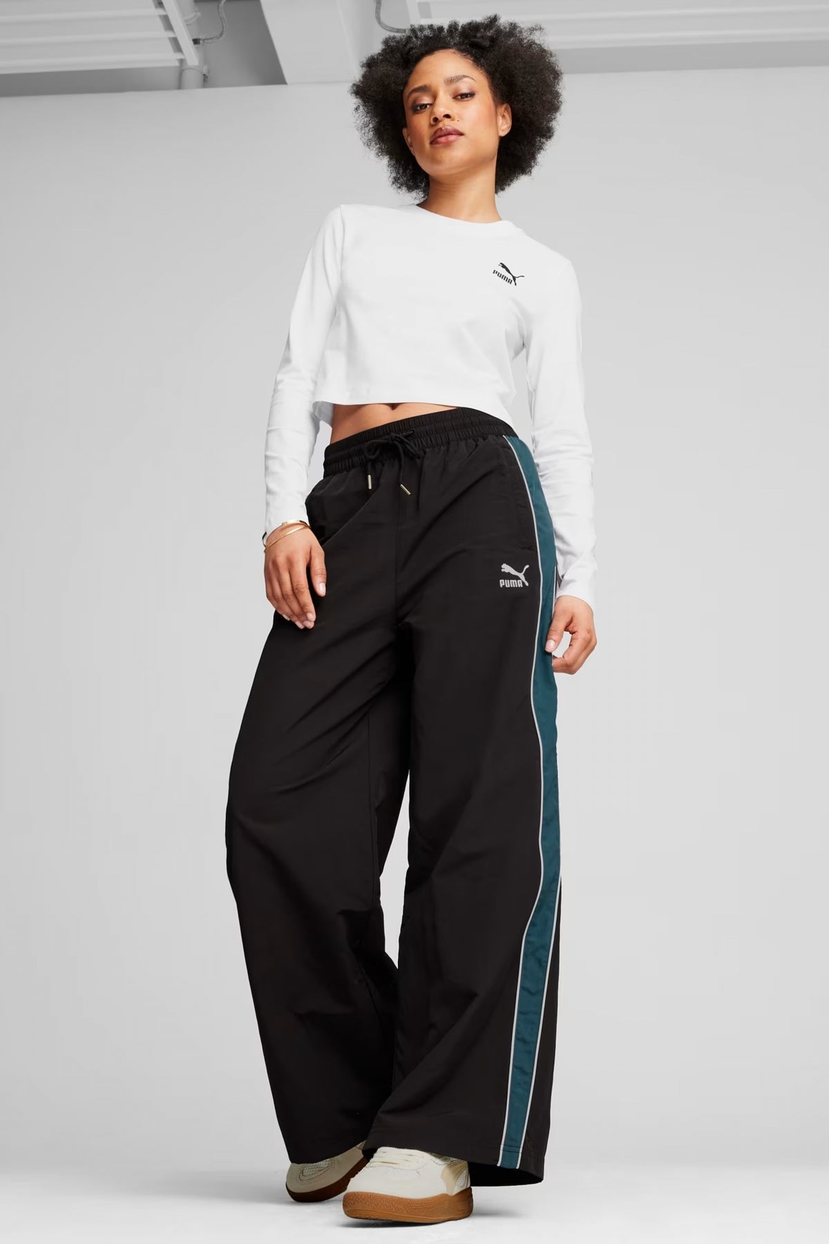 PUMA T TRACK PANTS en color NEGRO (4)