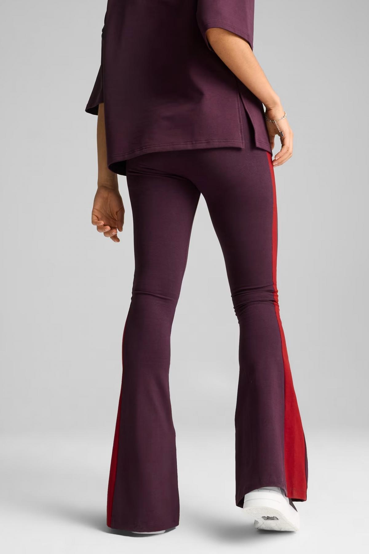 PUMA T FLARED LEGGINGS en color VIOLETA (3)