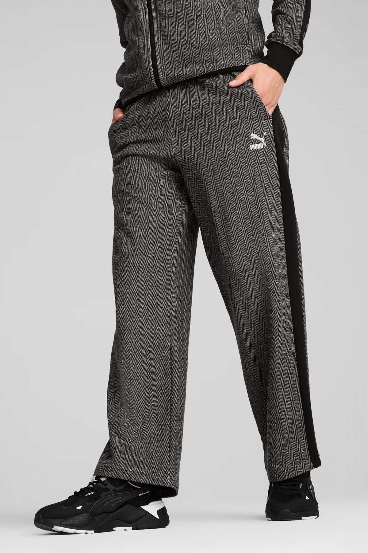 PUMA T RELAXED TRACK en color NEGRO (1)