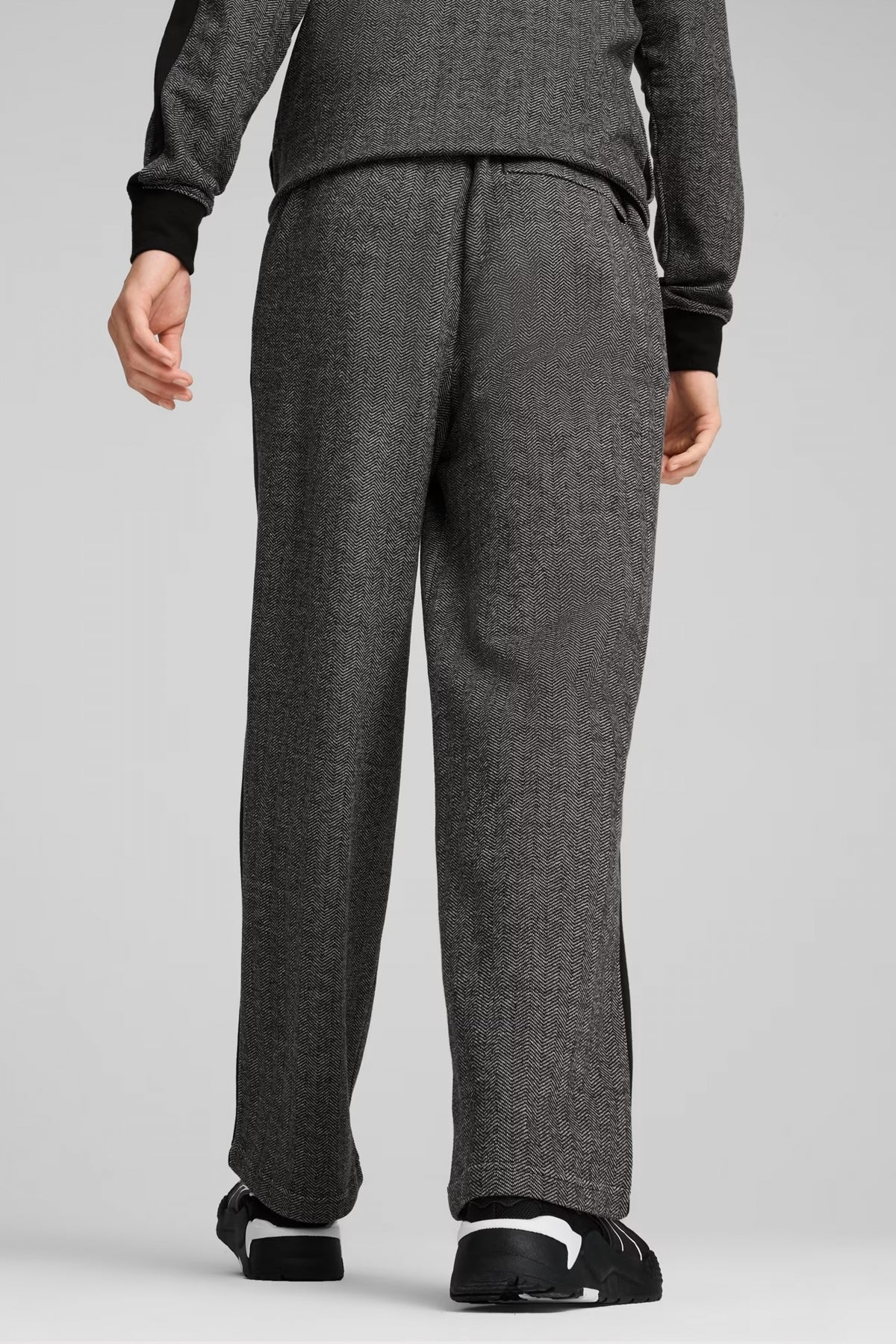 PUMA T RELAXED TRACK en color NEGRO (3)