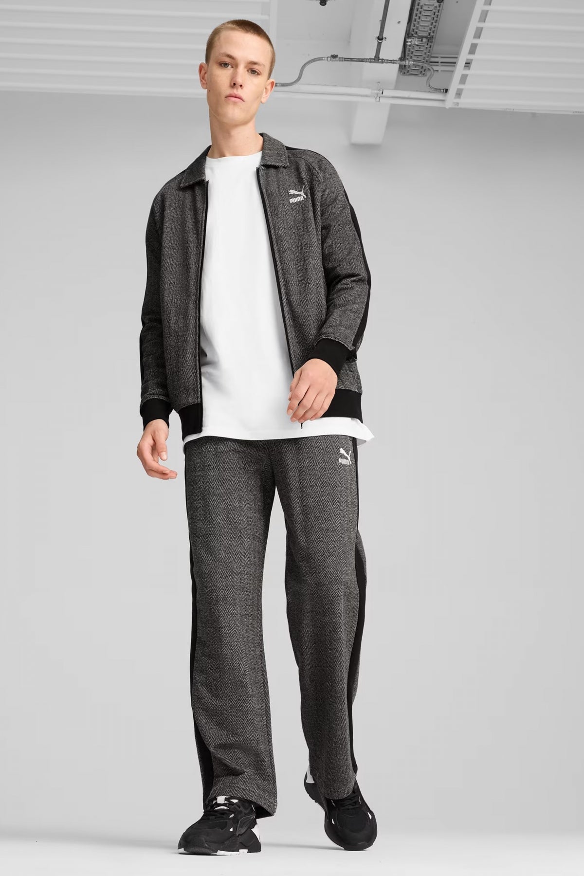 PUMA T RELAXED TRACK en color NEGRO (4)