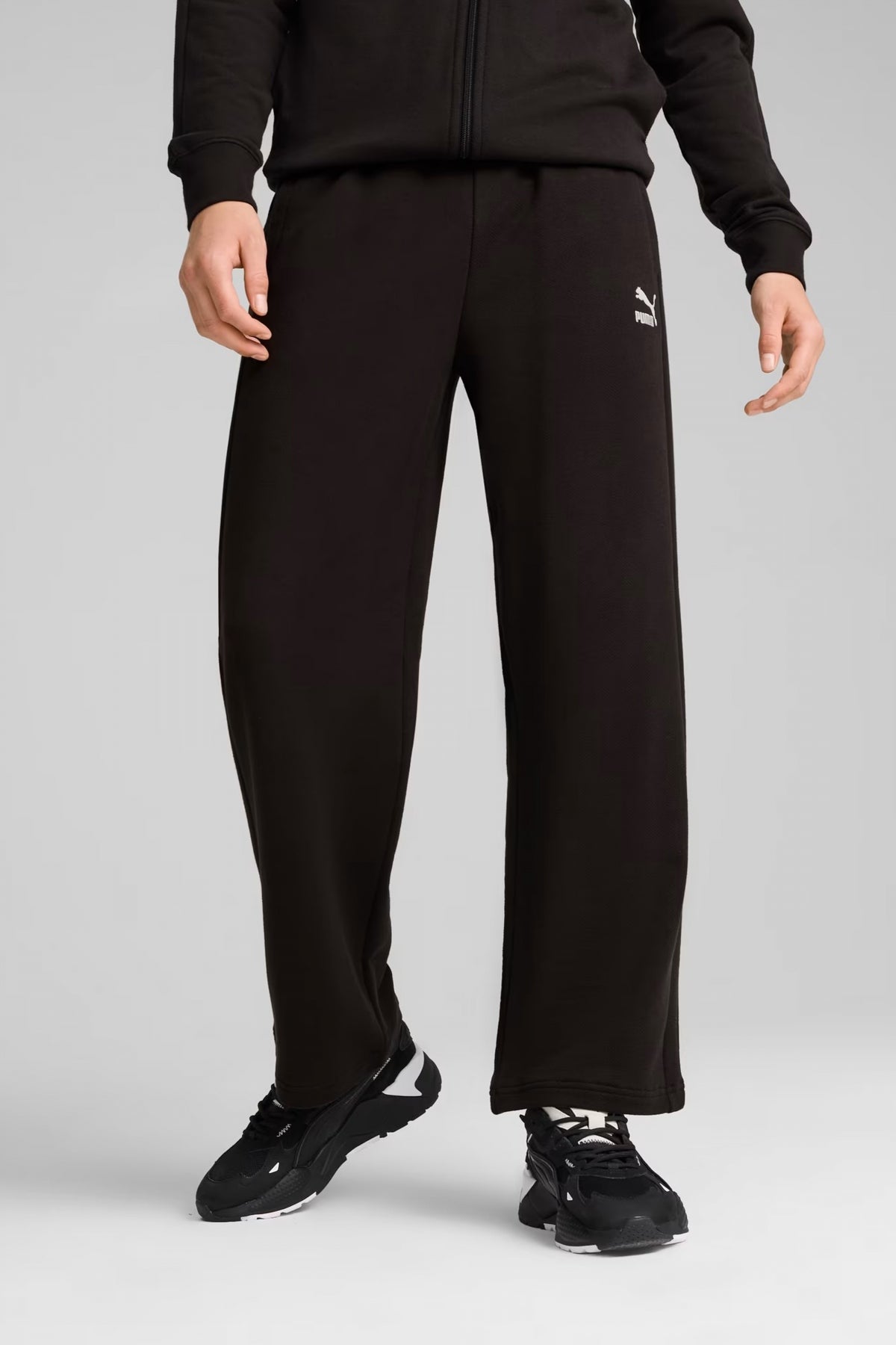 PUMA T RELAXED TRACK en color NEGRO (1)