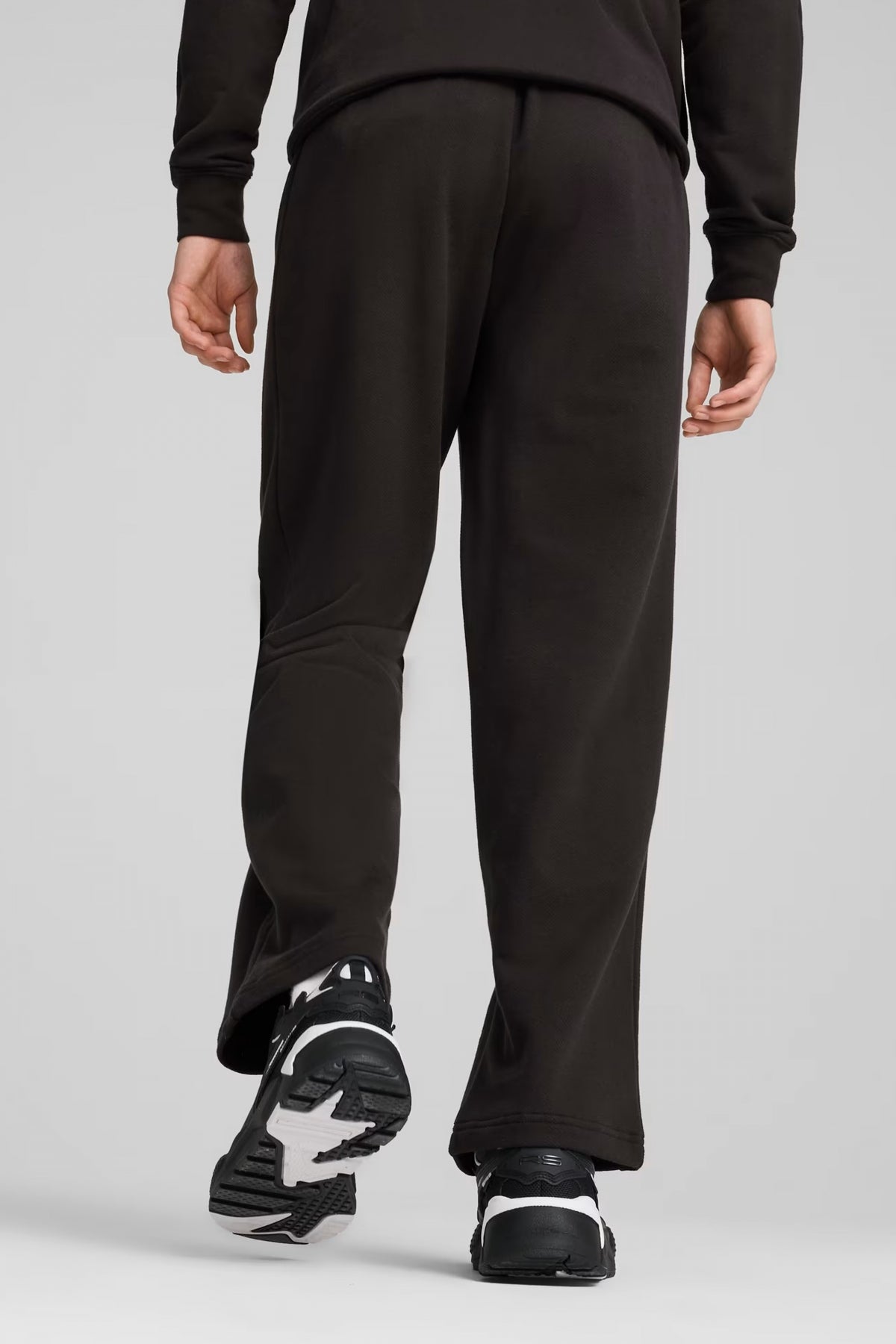 PUMA T RELAXED TRACK en color NEGRO (3)