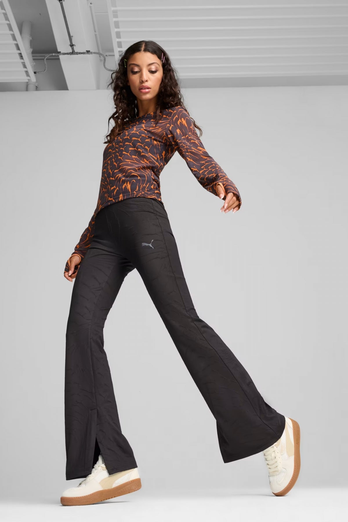 PUMA DARE TO TEXTURED LEGGINGS en color NEGRO (5)