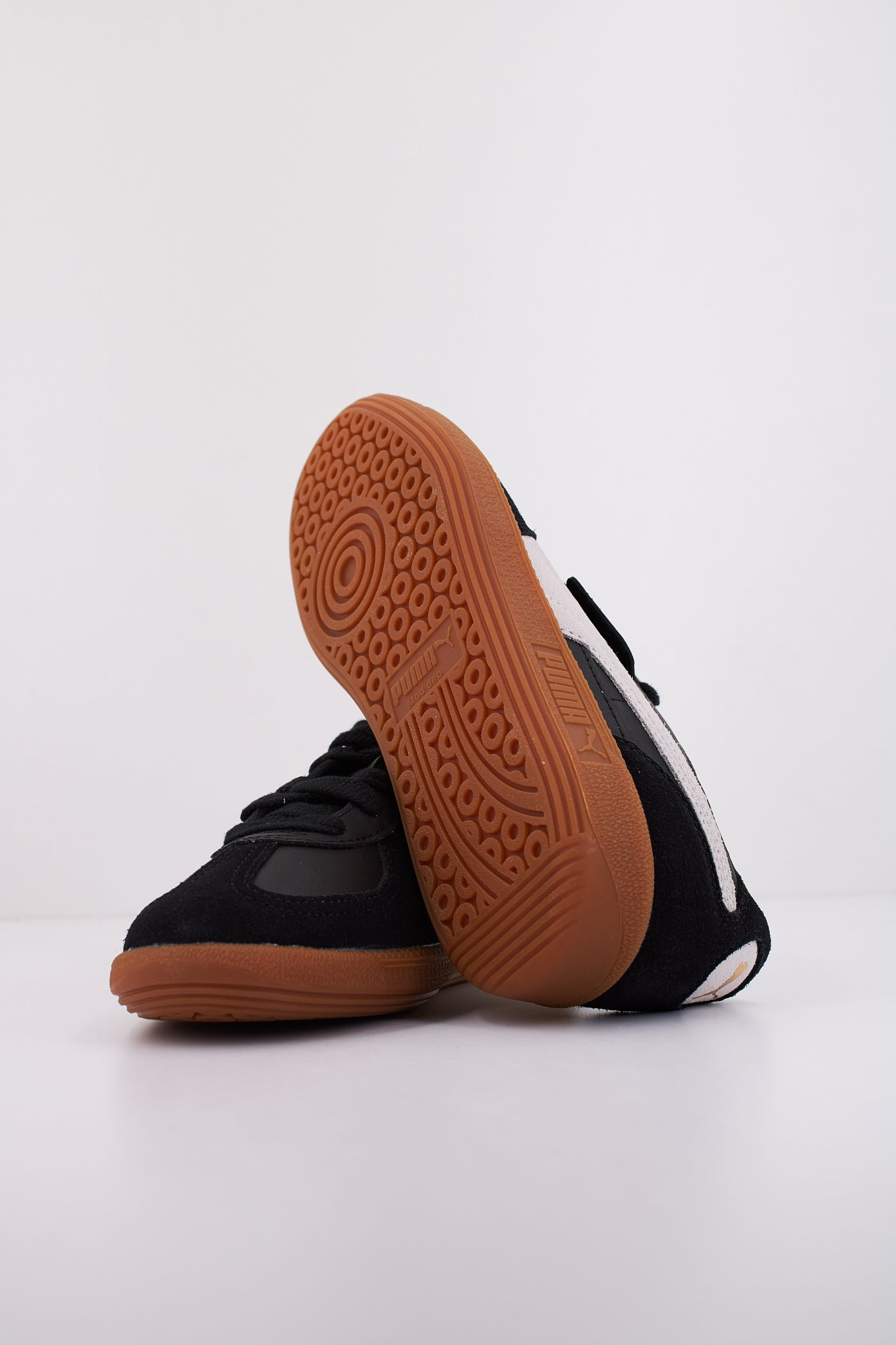 PUMA PALERMO LTH JR en color NEGRO (5)