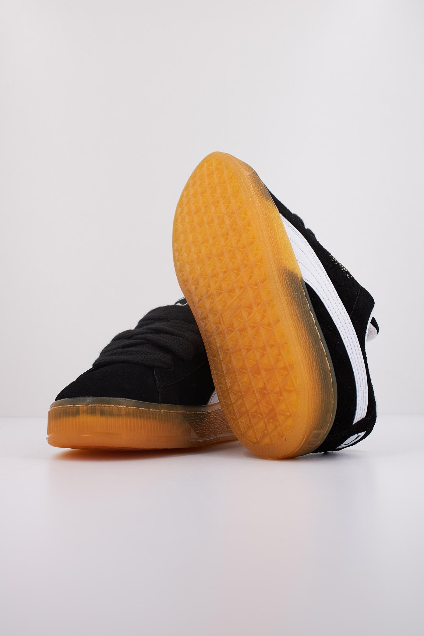 PUMA SUEDE XL DARK RISK en color NEGRO (5)