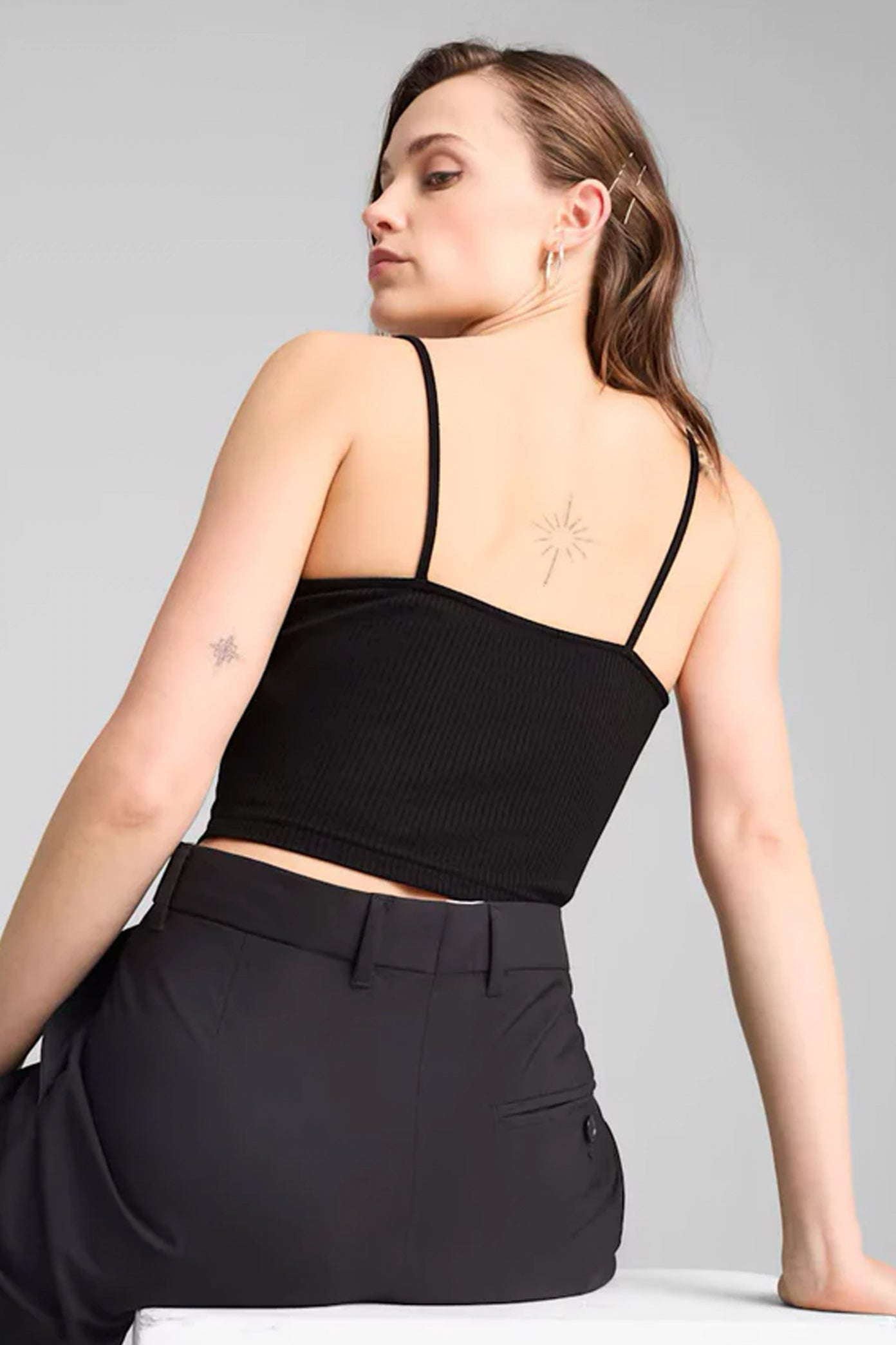 PUMA WARDROBE ESS RIBBED TANK T en color NEGRO (4)