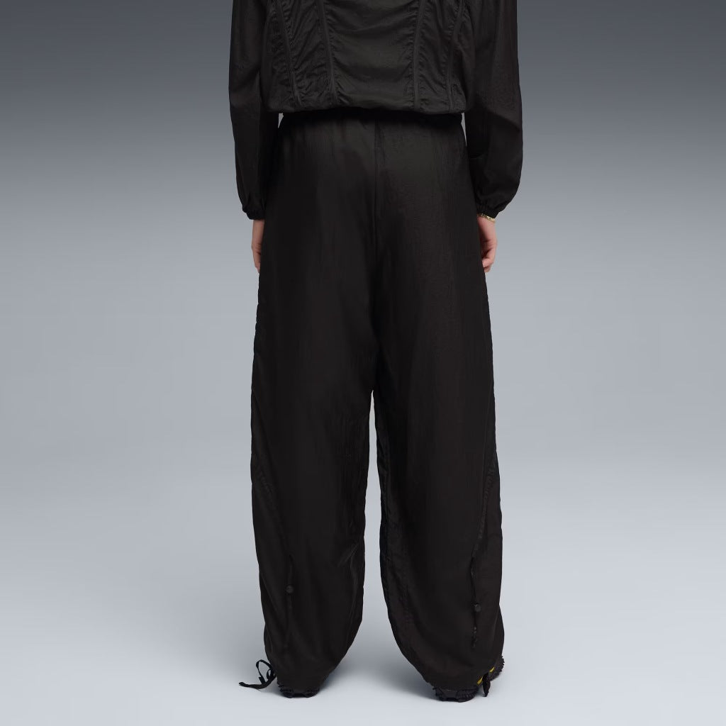 PUMA DARE TO WOVEN PANTS en color NEGRO (3)