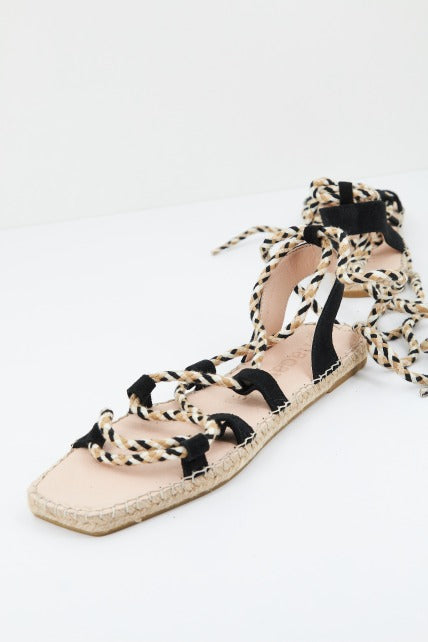 MACARENA MERY en color NEGRO (3)