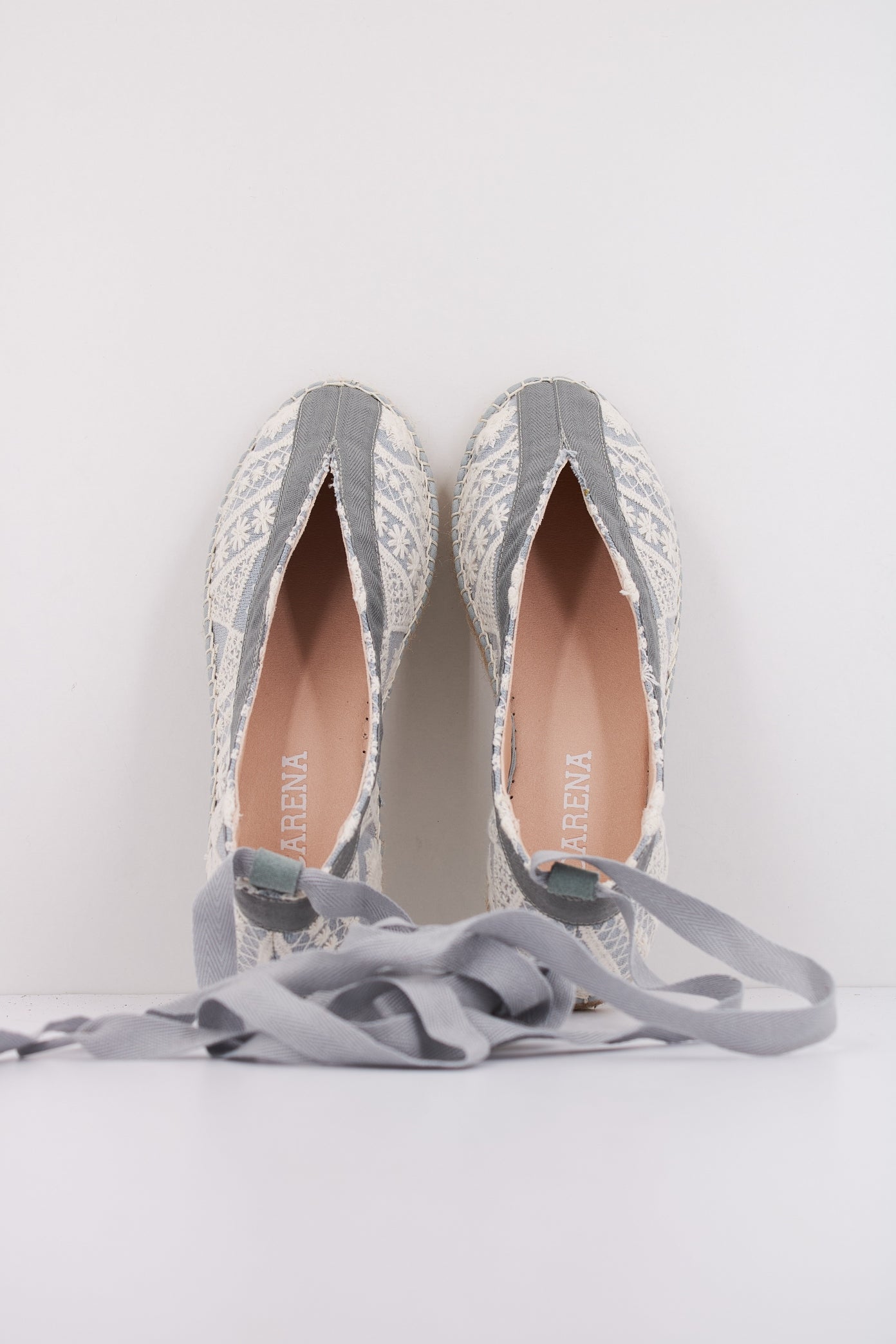 MACARENA ABRIL en color AZUL (3)