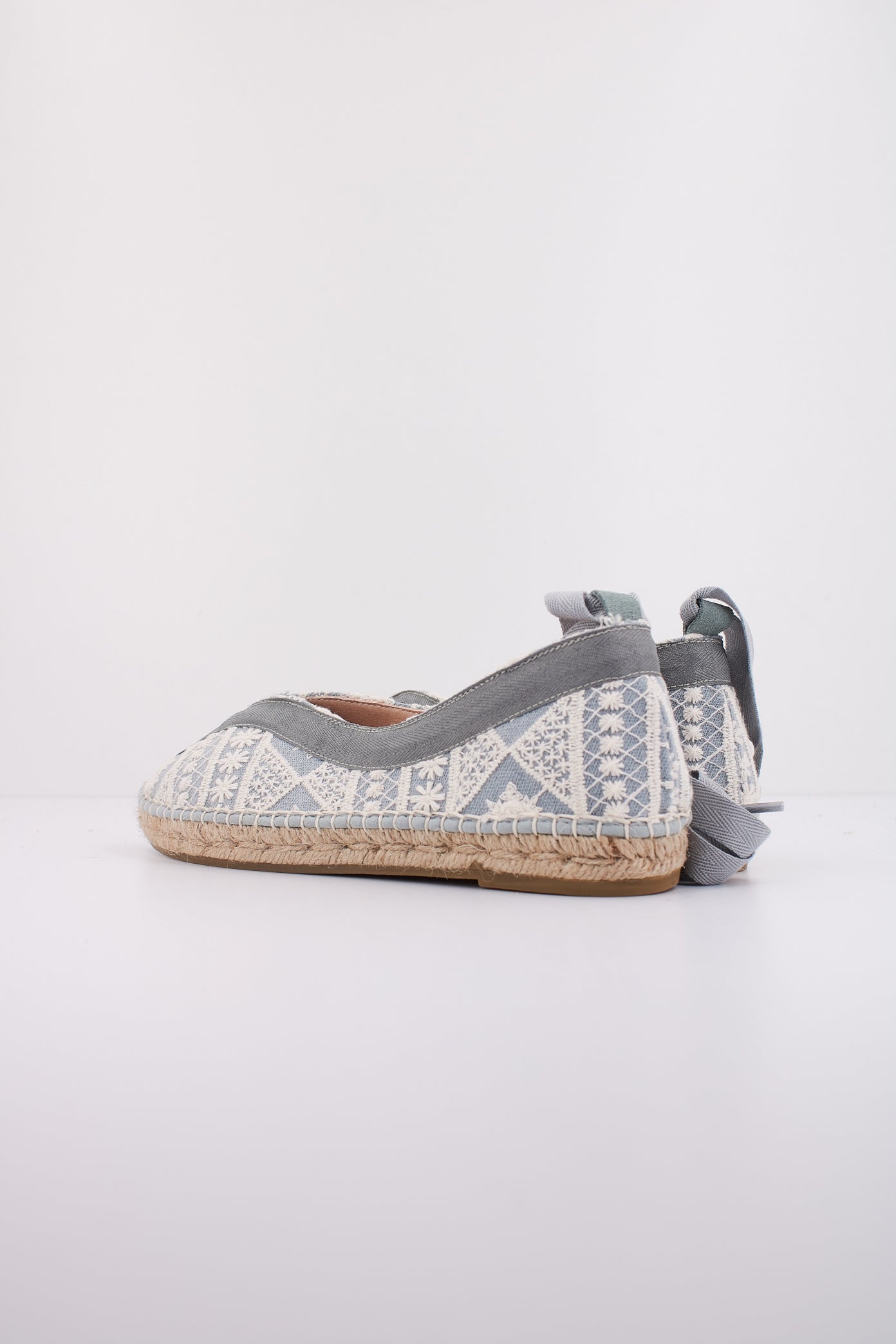 MACARENA ABRIL en color AZUL (4)