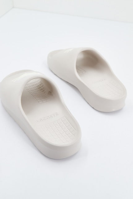LACOSTE SERVE SLIDE . CFA en color BEIS (3)