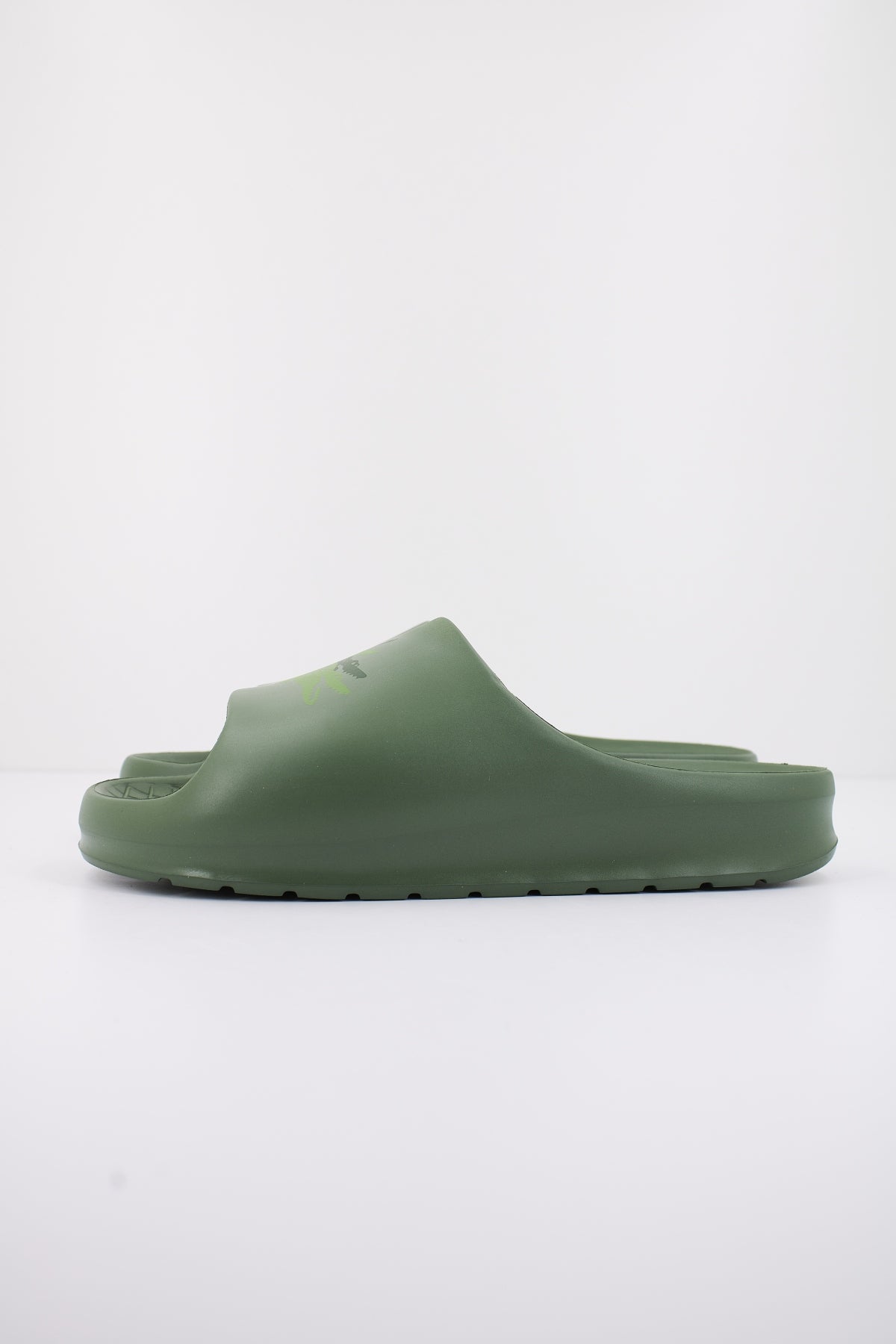 LACOSTE SERVE . en color VERDE (1)