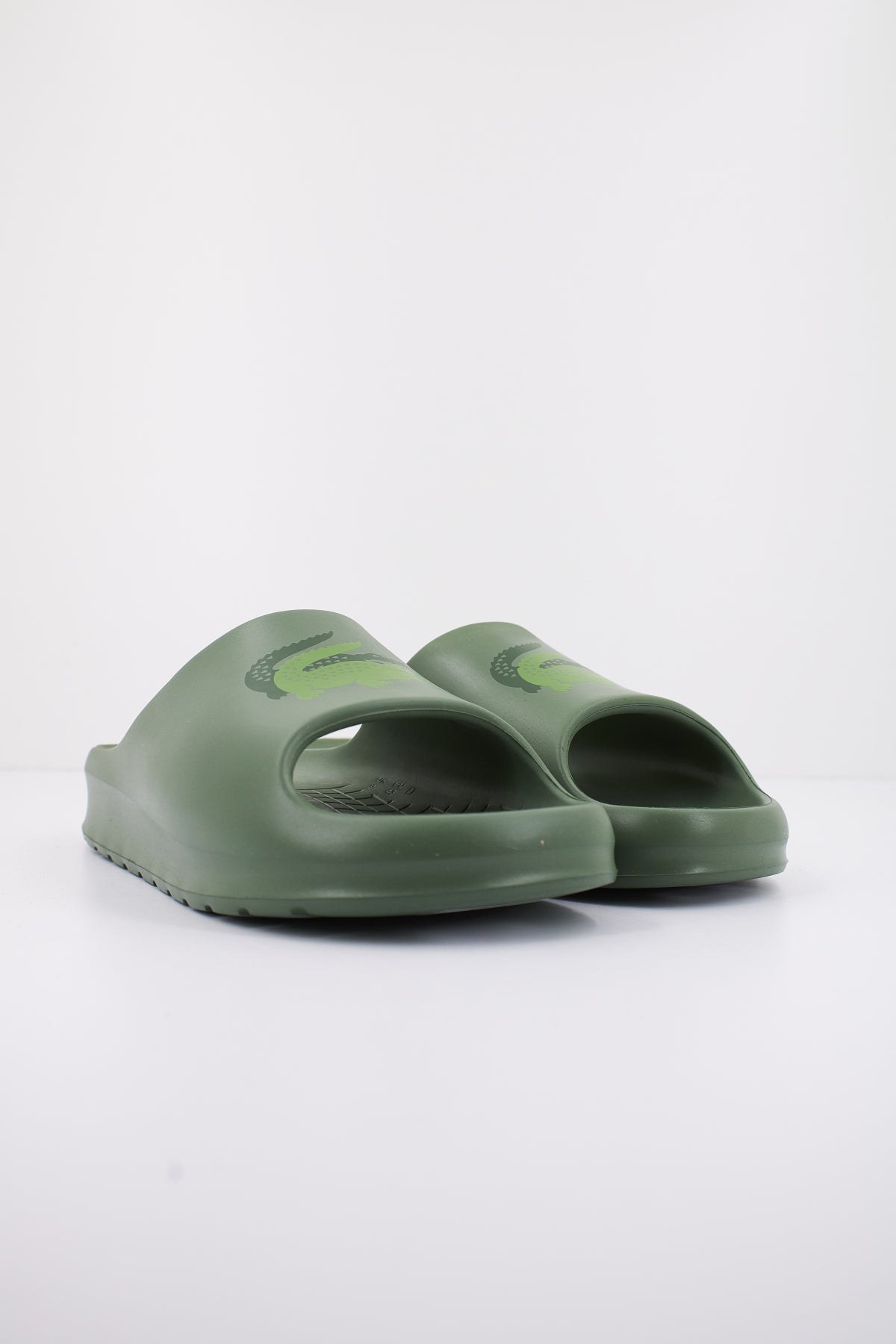LACOSTE SERVE . en color VERDE (2)