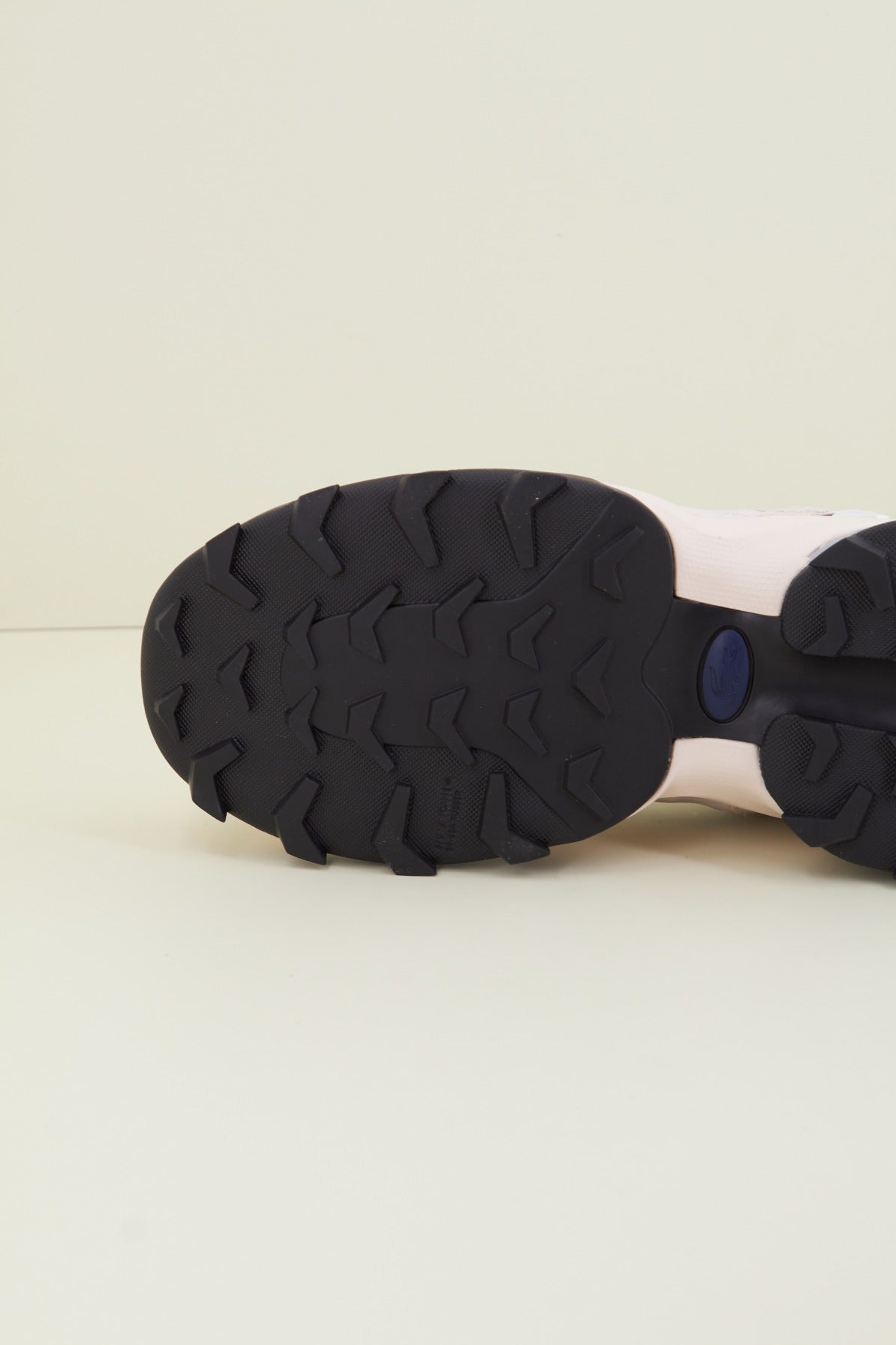 LACOSTE L-GUARD BREAKER SMA en color BEIS (4)