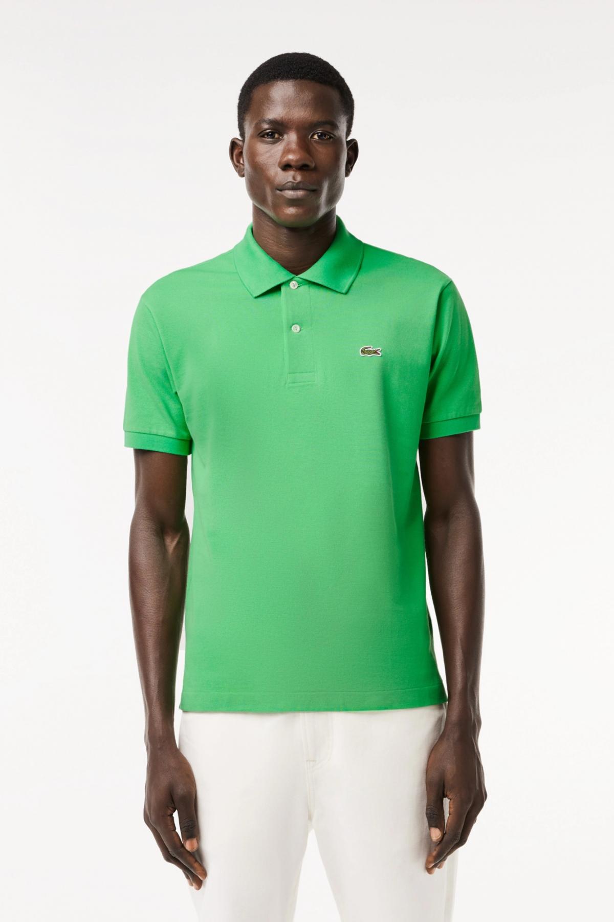 LACOSTE L SHORT SLEEVED RIBBED COLLAR S en color VERDE (1)