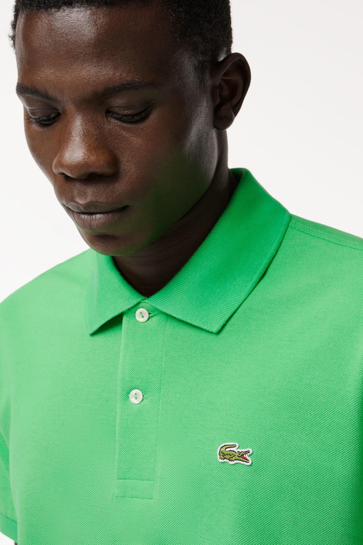 LACOSTE L SHORT SLEEVED RIBBED COLLAR S en color VERDE (4)