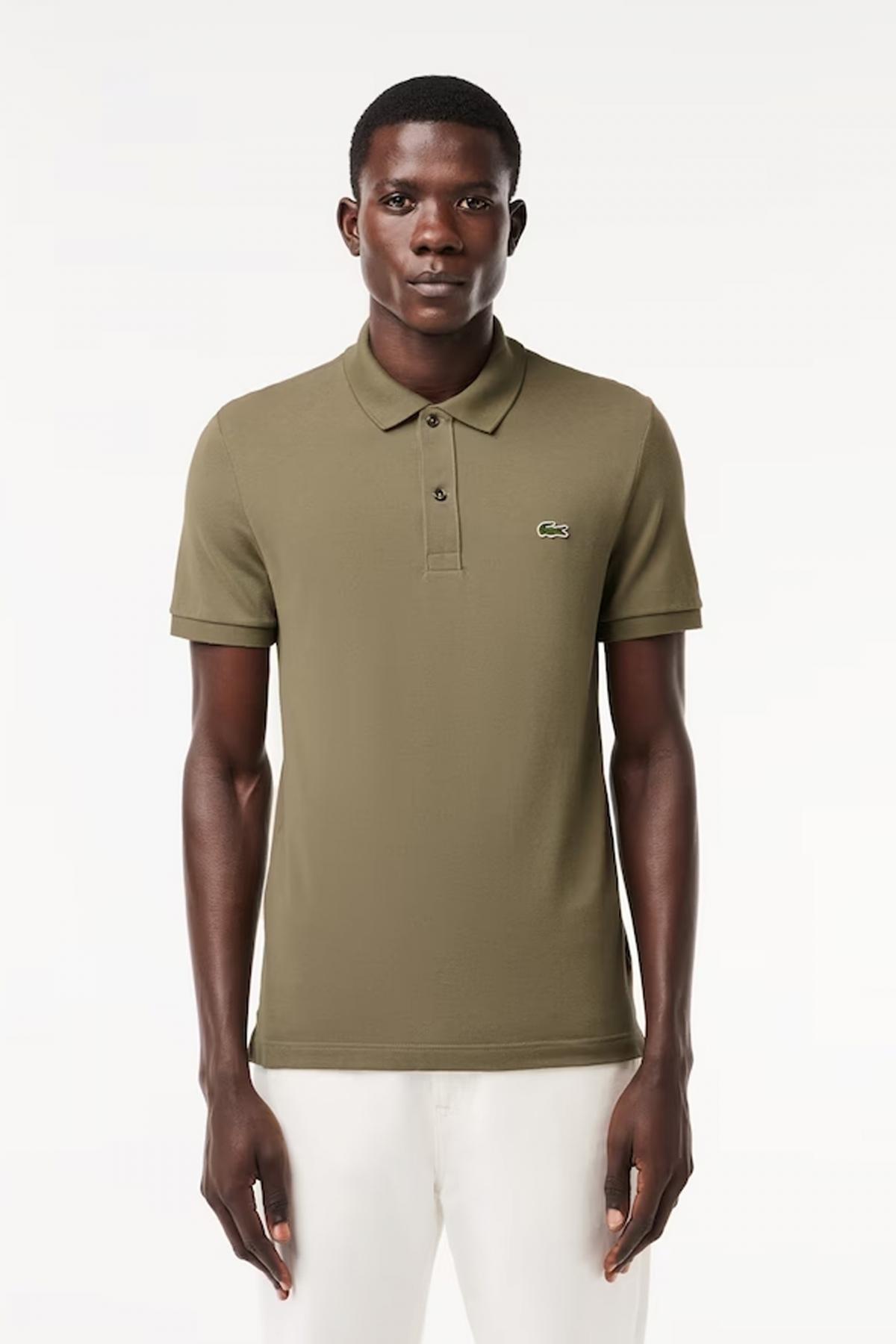 LACOSTE L SHORT SLEEVED RIBBED COLLAR S en color VERDE (1)
