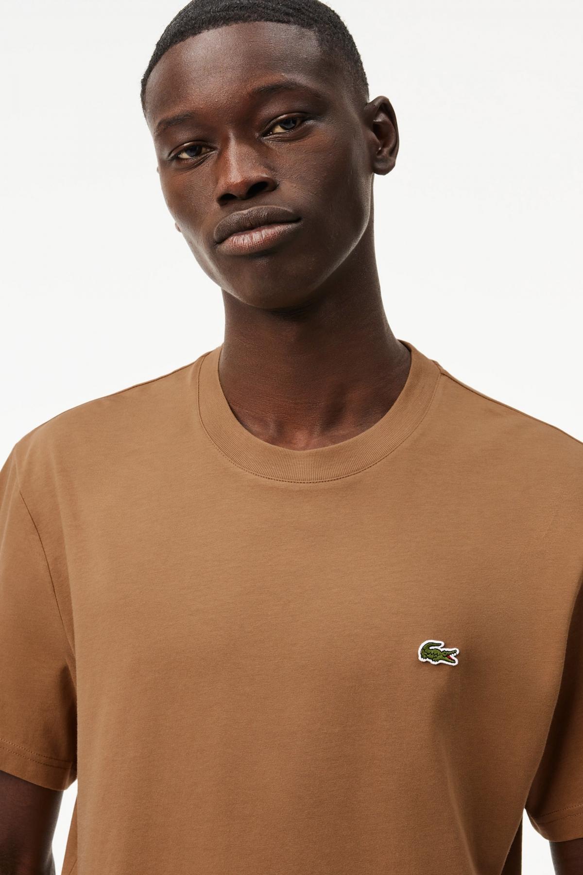 LACOSTE TH TEE-SHIRT en color MARRON (4)