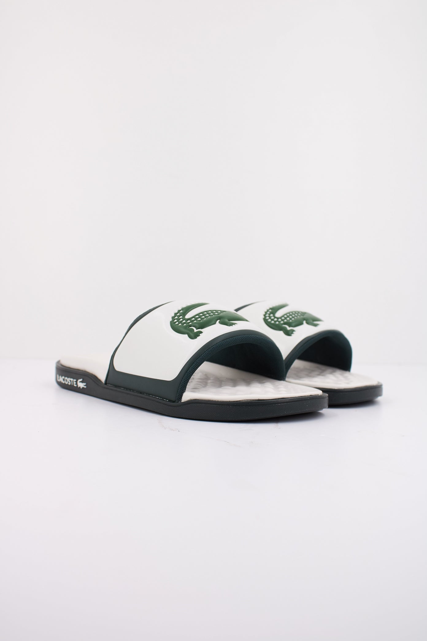 LACOSTE SERVE SLIDE DUAL SYNTHETI en color BLANCO (2)