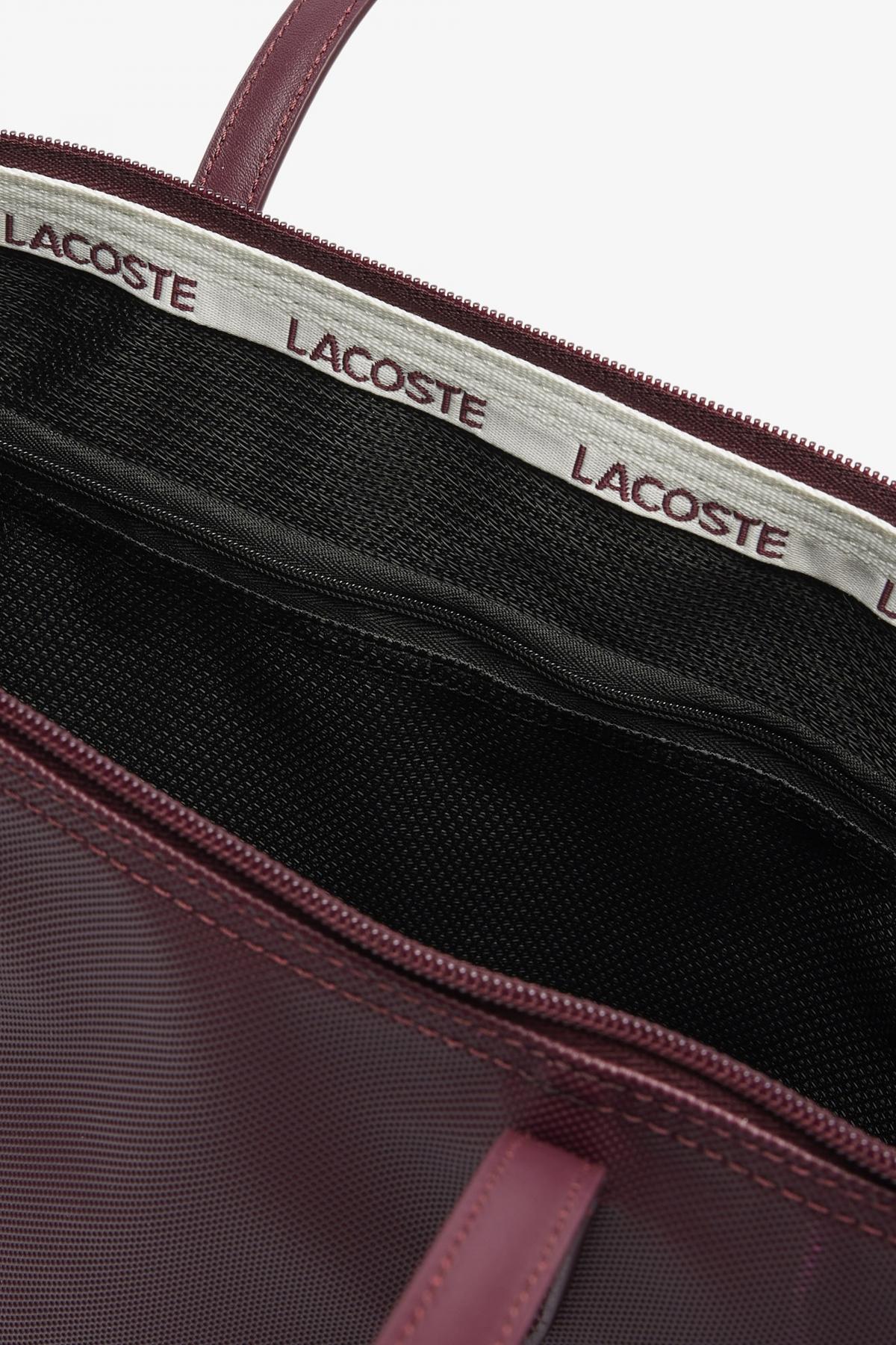 LACOSTE LARGE COATED CANVAS TOTE en color BURDEOS (4)