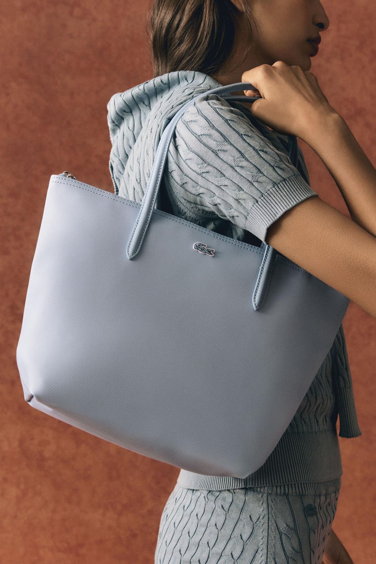 LACOSTE L.. CONCEPT SMALL SHOP en color AZUL (4)