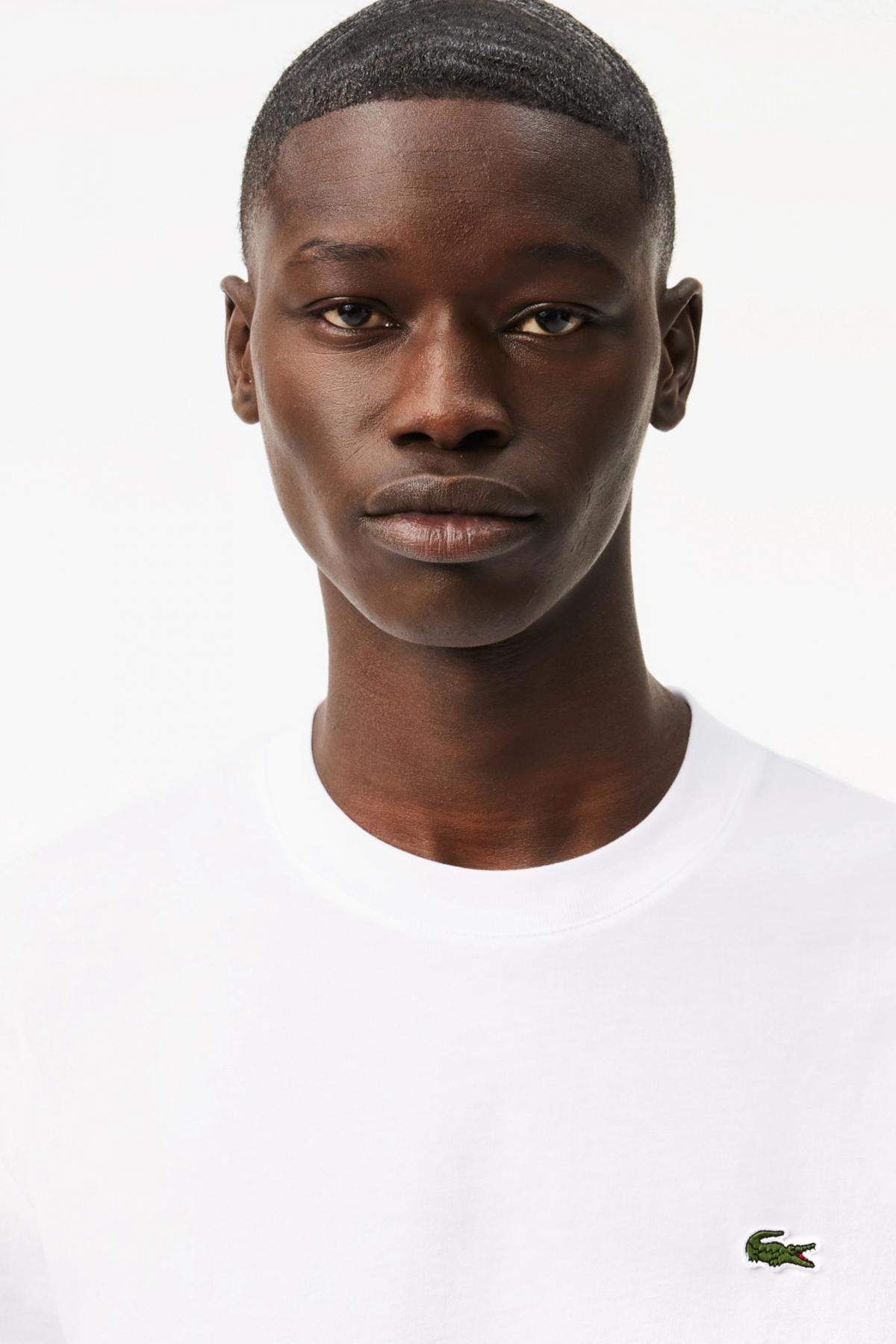 LACOSTE RELAXED FIT SOFT COTTON T-SHIRT en color BLANCO (4)