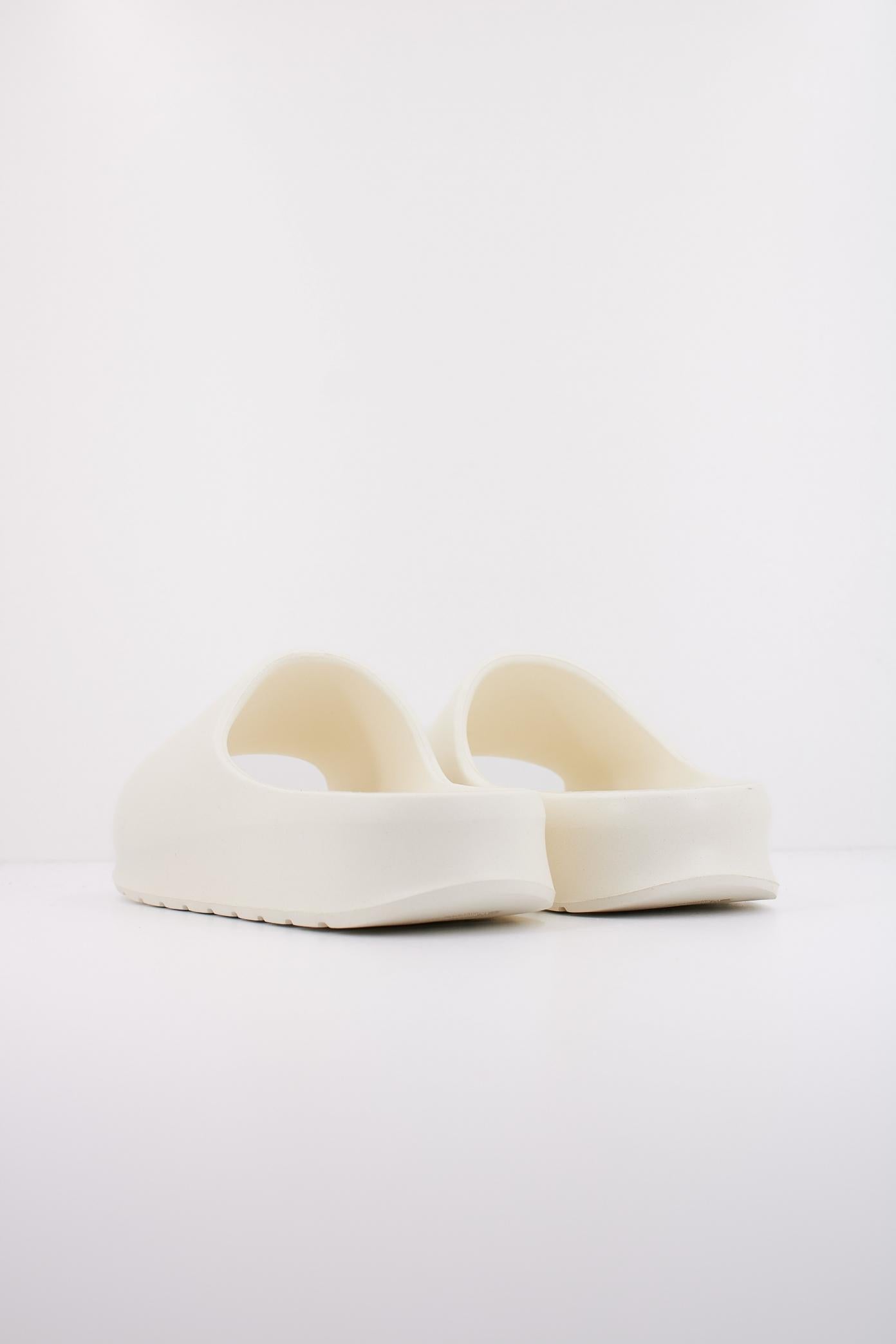LACOSTE MEN'S SERVE SLIDE . en color BLANCO (4)