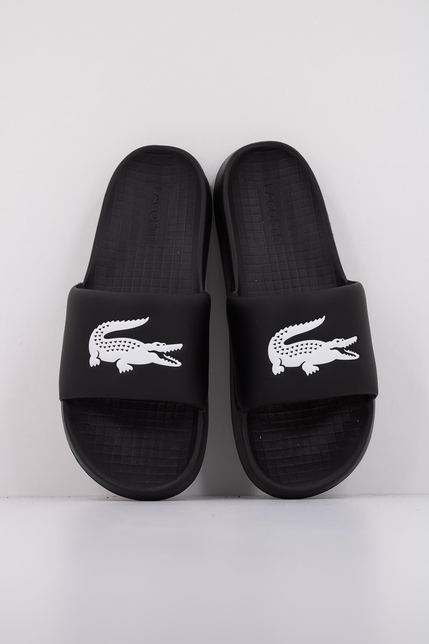 LACOSTE SERVE SLIDE . en color NEGRO (3)