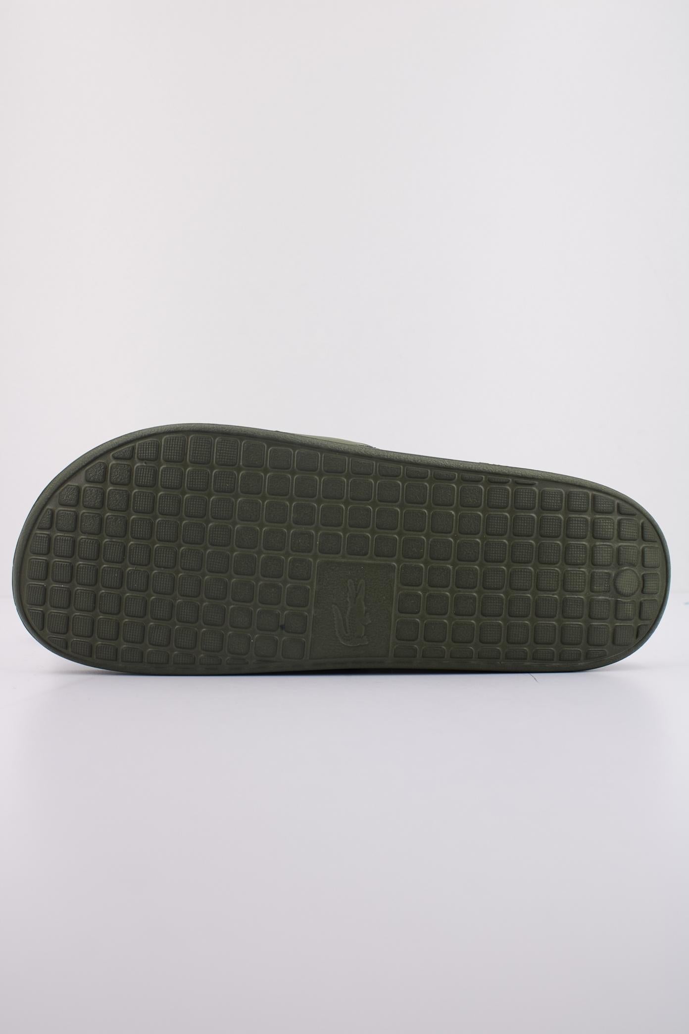 LACOSTE MEN'S SERVE SLIDE . en color VERDE (5)