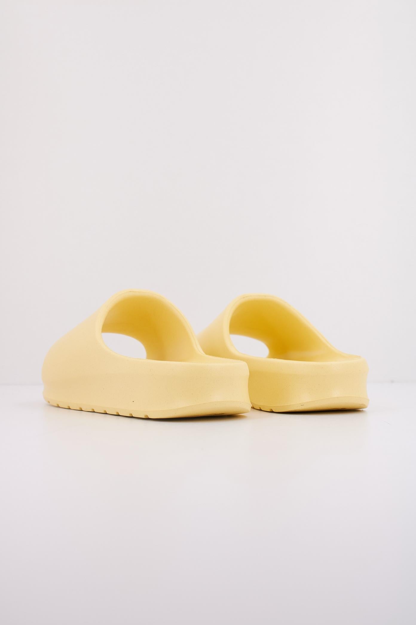 LACOSTE SERVE SLIDE . en color AMARILLO (4)